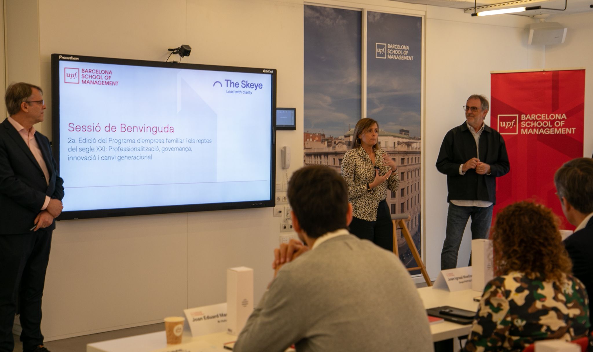 𝐏𝐫𝐨𝐠𝐫𝐚𝐦𝐚 𝐄𝐱𝐞𝐜𝐮𝐭𝐢𝐮 𝐄𝐦𝐩𝐫𝐞𝐬𝐚 𝐅𝐚𝐦𝐢𝐥𝐢𝐚𝐫 𝐢 𝐞𝐥𝐬 𝐫𝐞𝐩𝐭𝐞𝐬 𝐝𝐞𝐥 𝐬𝐞𝐠𝐥𝐞 𝐗𝐗𝐈: 𝐩𝐫𝐨𝐟𝐞𝐬𝐬𝐢𝐨𝐧𝐚𝐥𝐢𝐭𝐳𝐚𝐜𝐢ó, 𝐠𝐨𝐯𝐞𝐫𝐧𝐚𝐧ç𝐚, 𝐢𝐧𝐧𝐨𝐯𝐚𝐜𝐢ó 𝐢 𝐜𝐚𝐧𝐯𝐢 𝐠𝐞𝐧𝐞𝐫𝐚𝐜𝐢𝐨𝐧𝐚𝐥.